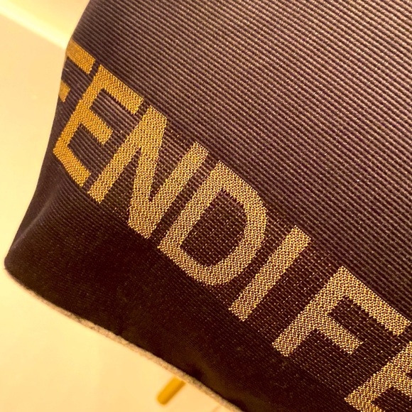 FENDI TOTE 1925 great loved condition with Fendi dust bag. - Picture 4 of 7